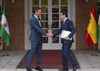 Juanma Moreno y la ‘vía andaluza’: el barón popular teme que coincidan las elecciones autonómicas y generales