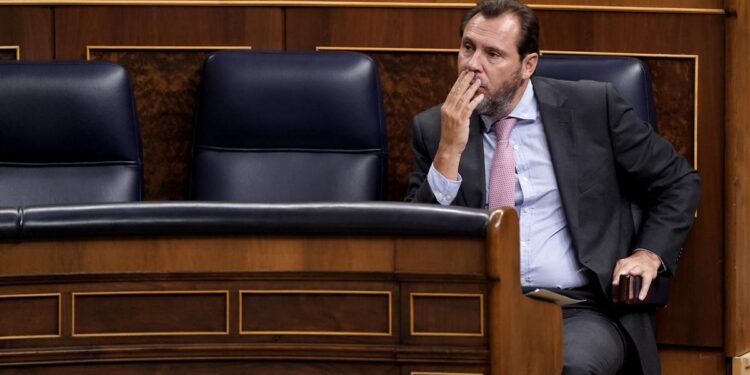 Puente nutre su núcleo duro con el entorno de Sumar y rompe los compartimentos estancos del Gobierno de coalición