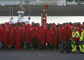 Una niña de 15 años con su bebé de 22 meses, último drama de la ruta canaria