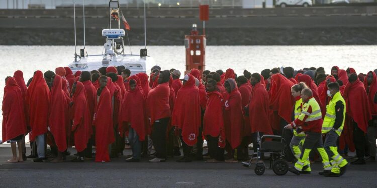 Una niña de 15 años con su bebé de 22 meses, último drama de la ruta canaria