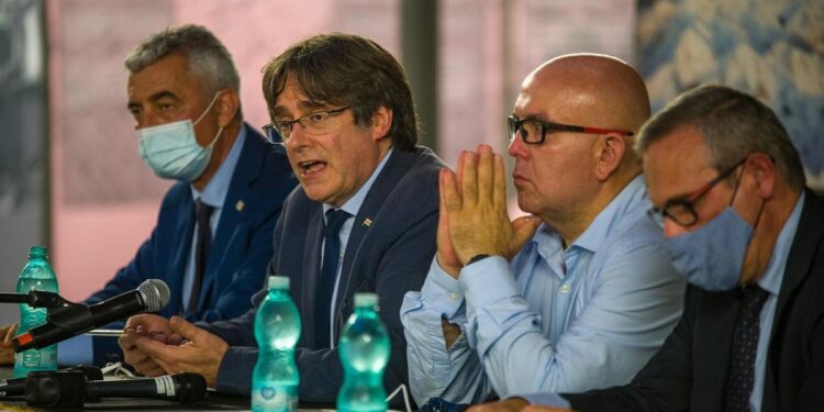 Un informe de los Mossos concluye que el móvil de la mano derecha de Puigdemont fue infectado con Pegasus