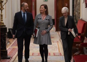 El PSOE aplaza la cuestión de confianza de Junts y se da un mes para evitar la ruptura con Puigdemont