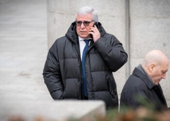 Confirmada la condena del excomisario de Barajas por recibir Porsches y relojes a cambio de un mejor trato en el aeropuerto