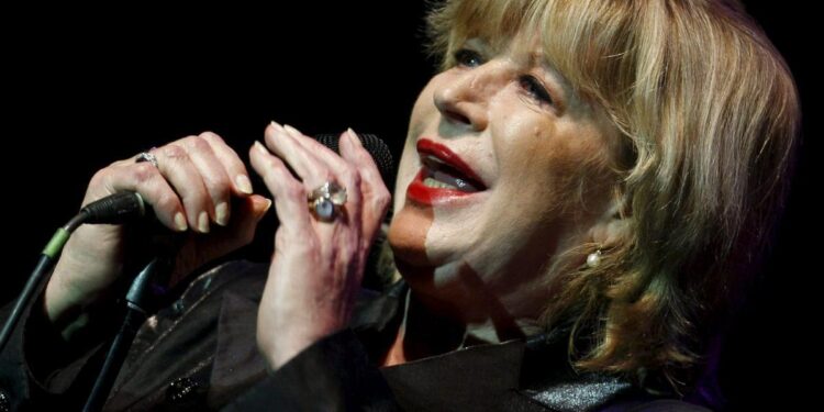 Muere Marianne Faithfull, icono pop de los 60 y voz superviviente del lado oscuro