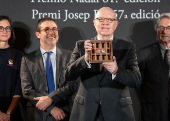 Jorge Fernández Díaz gana el Premio Nadal con una novela sobre la vida de su padre