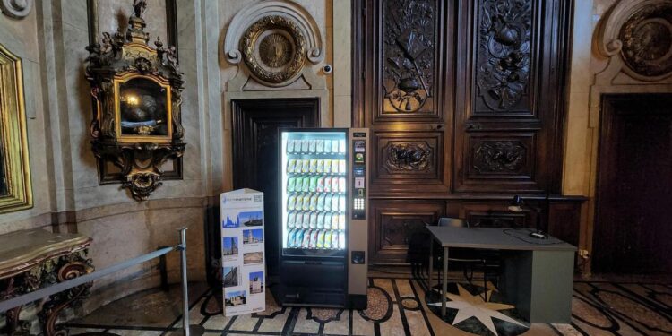 La curiosa máquina de ‘vending’ que solo puedes encontrar en la Basílica del Pilar de Zaragoza