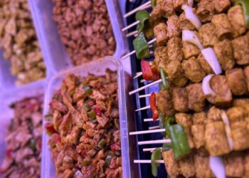 La España que compra carne vegetal no es lo que parece, ahora tiene 80 años y es deportista: “Si fuese por los clientes veganos estaríamos en la ruina”