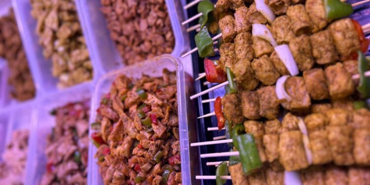 La España que compra carne vegetal no es lo que parece, ahora tiene 80 años y es deportista: “Si fuese por los clientes veganos estaríamos en la ruina”