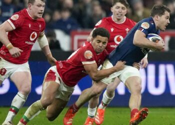 Francia-Gales: Dupont descorcha el champagne ante unos ‘dragones’ de madera