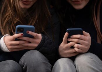 La directora de un instituto de Mallorca: ‘Se ha puesto de moda un reto de TikTok de autolesionarse que afecta especialmente a las chicas jóvenes’