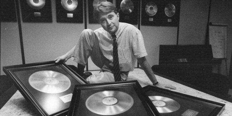 Manolo Díaz, el hombre que lo fue todo (y más) en la industria discográfica mundial: ‘Karol G llenó cuatro veces el Bernabéu y Pavarotti, no…’