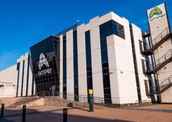 Amper finaliza la venta de su negocio de servicios industriales por 23 millones