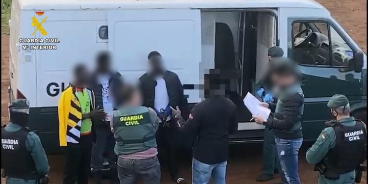 Asesinatos en cayucos a Canarias: la ley del machete y el ‘guiri-guiri’