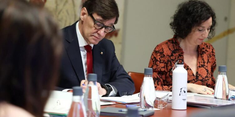 Illa está dispuesto a reunirse con Ayuso para hablar de financiación pero en el marco institucional