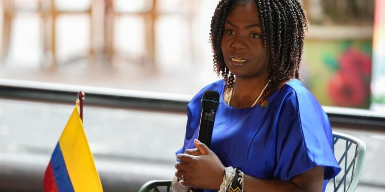 La vicepresidenta de Colombia afirma que su vida y la de su familia corren peligro