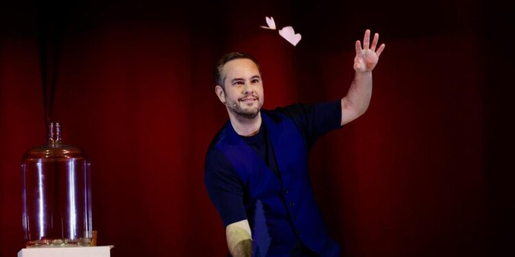 Jorge Blass, mago: ‘Los dispositivos electrónicos excitan, los libros no’