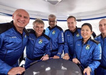 Jesús Calleja ya es el tercer español que llega al espacio: culmina con éxito su vuelo en el cohete New Shepard