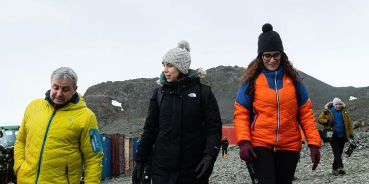 Diana Morant anima desde la Antártida a las niñas a apostar por la ciencia