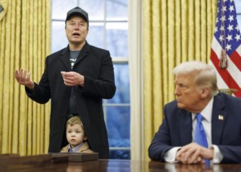 Trump firma un decreto junto a Elon Musk para reducir el tamaño de la Administración