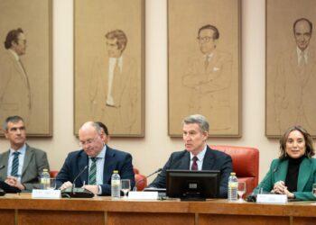 Feijóo ultima un paquete de iniciativas fiscales para dar la batalla económica contra Sánchez tras la polémica por el salario mínimo