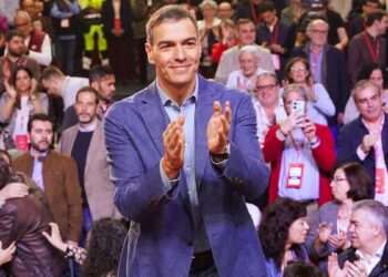 Sánchez pide a Feijóo ‘dejar de dar tumbos’: ‘No se puede ser europeísta por las mañanas y por las noches acostarse con la ultraderecha’