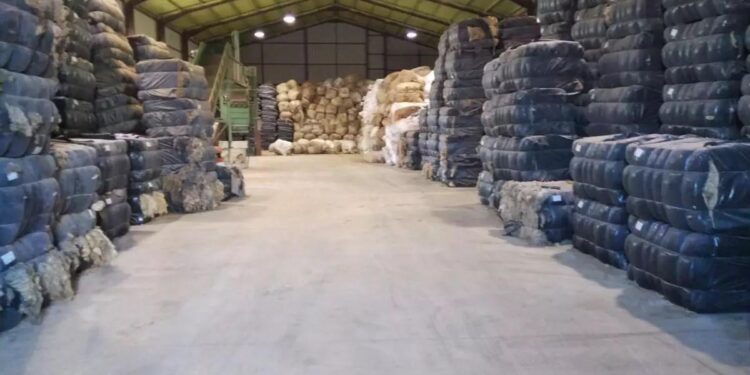 Lana natural vitrificada: un químico aragonés propone reutilizarla como aislante térmico para viviendas