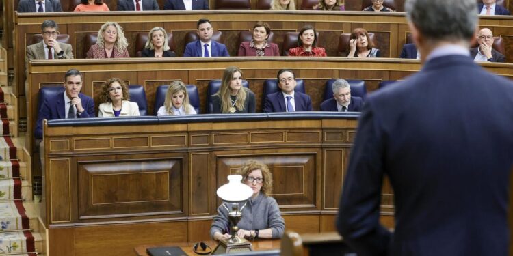 Sánchez aísla a Feijóo de su política exterior pese a la crisis por Trump y aleja pactos de Estado en defensa