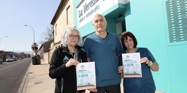 Los veterinarios de la Región de Murcia cierran sus clínicas ante el ‘hartazgo’ por el nuevo control de antibióticos