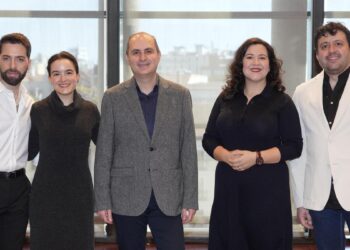 Un díptico sobre la falta de libertad con música española: el Teatro Real estrena la ópera ‘Tejas verdes’ junto a ‘La vida breve’