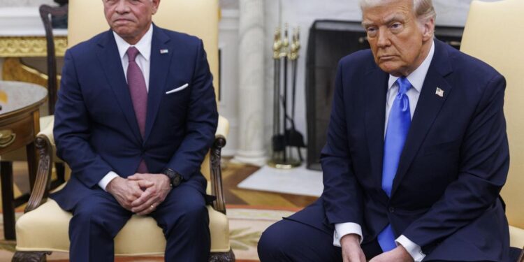 El presidente Trump afirma sin más explicaciones que EEUU tiene ‘autoridad’ para ‘tomar’ Gaza