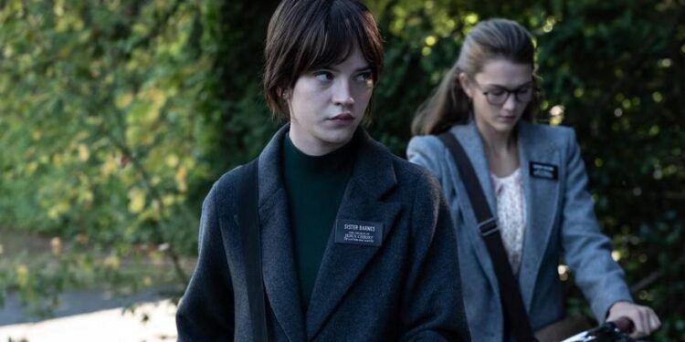 Quién es Sophie Thatcher, la nueva reina del terror que solo piensa en abdicar