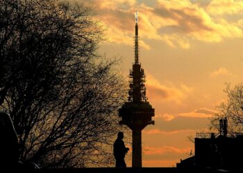 El Pirulí y los vecinos de Moratalaz, personajes de novela