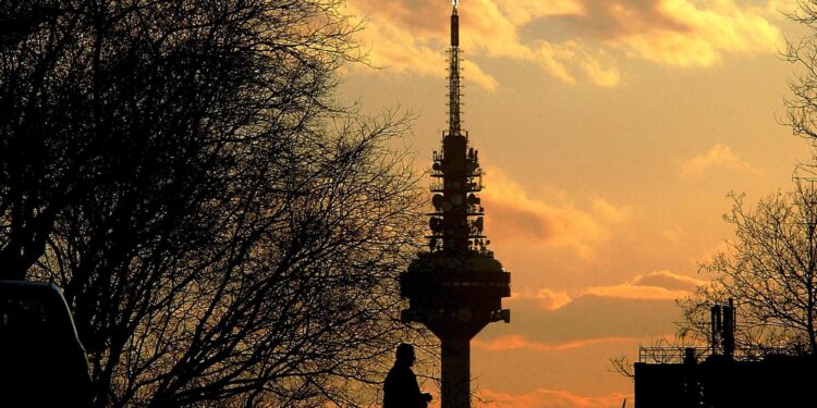 El Pirulí y los vecinos de Moratalaz, personajes de novela