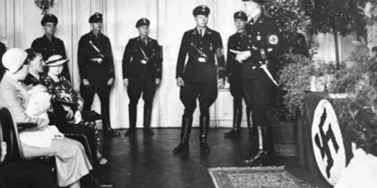 Las fábricas nazis de superbebés que Himmler bendijo