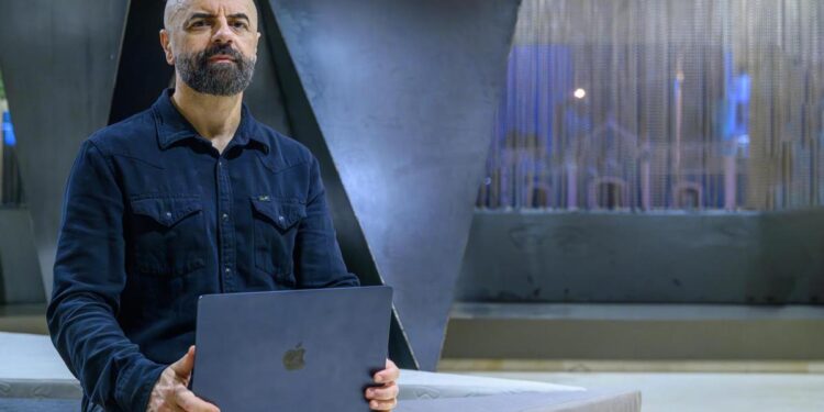 Pedro Mujica, ingeniero en Ciencias de la Computación: ‘La inteligencia artificial es un espejo de lo que somos, refleja lo que le pedimos’