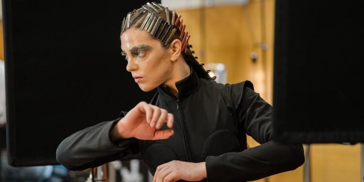 Esculturas efímeras y diálogo: el festival Ellas Crean reivindica el arte diverso hecho por mujeres