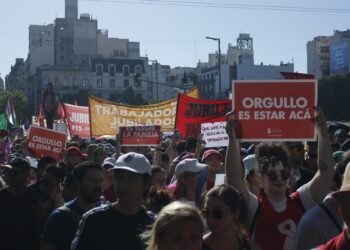 Una multitud salió a las calles en Argentina para repudiar el discurso homofóbico y anti wok de Milei