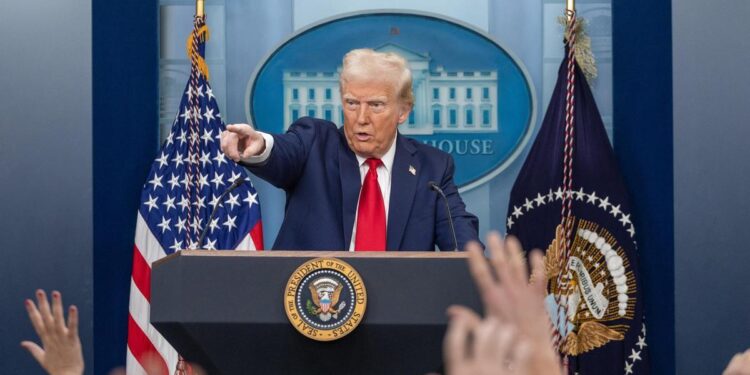 Las bolsas europeas moderan sus caídas al cierre tras el aplazamiento de los aranceles de Trump a México