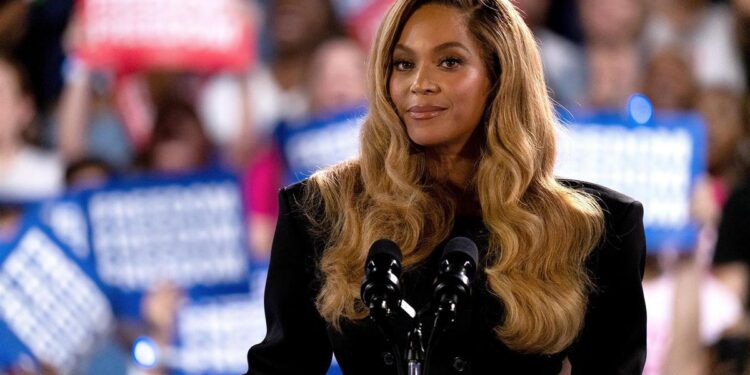 Los premios Grammy 2025 se celebran este domingo con Beyoncé como artista más nominada, al optar a 11 premios