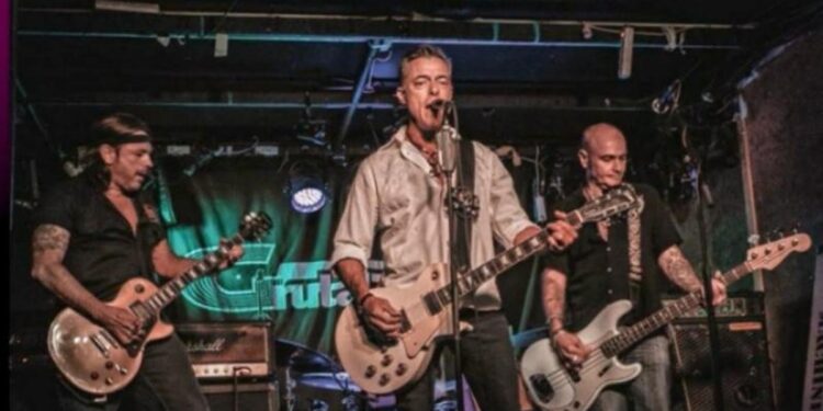 Muere Enrique Bastante, guitarrista de Gabinete Caligari y La Frontera, tras sufrir un accidente de tráfico