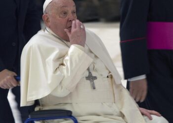 Dificultad para respirar y líquido en los pulmones: así es la neumonía bilateral que padece el Papa Francisco y este es su pronóstico