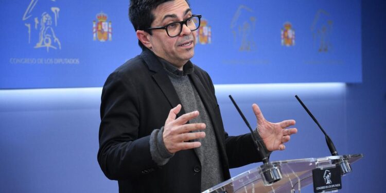 Los Comunes denuncian ante la Fiscalía la estafa de criptomonedas promocionada por Milei