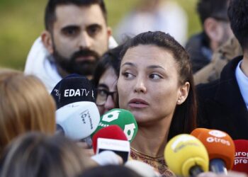 La defensa de Errejón acusa a Mouliaá de no entregar documentos y obstaculizar el juicio