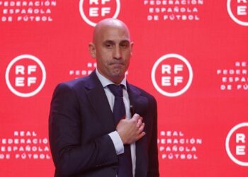 Así es la nueva vida de Luis Rubiales más de un año después de su dimisión: de su día a día en el centro de Granada a la ‘desconexión’ en su casa de campo