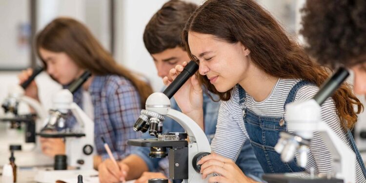 La ciencia también es cosa de niñas: el desafío de romper con los estereotipos