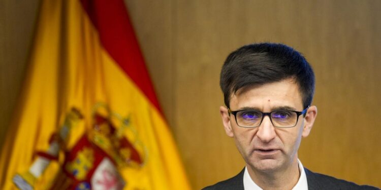 El presidente de RTVE confirma que habrá ‘oferta propia’ en catalán en ‘La 2’, como anunció Junts, y lo llevará al canal infantil y al fútbol