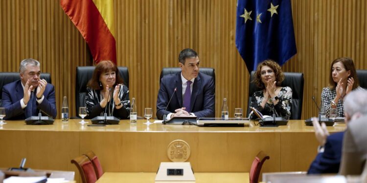 La tributación del salario mínimo abre brechas en el PSOE y algunos ministros piden diálogo a Montero
