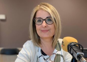 Entre listas de espera y sacrificios personales: el reto de cuidar en casa