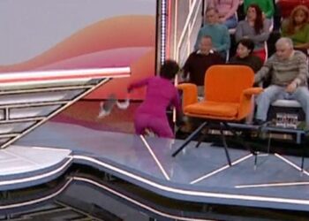 Sonsoles Ónega protagoniza una brutal caída en directo y desata el caos en plató