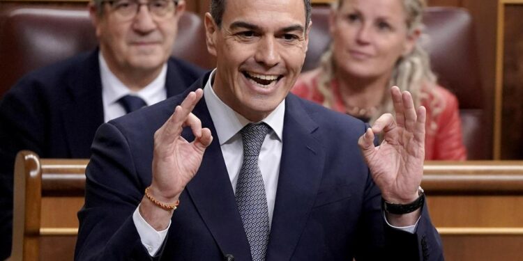 Sánchez evita defender la tributación del SMI ante las críticas de Feijóo